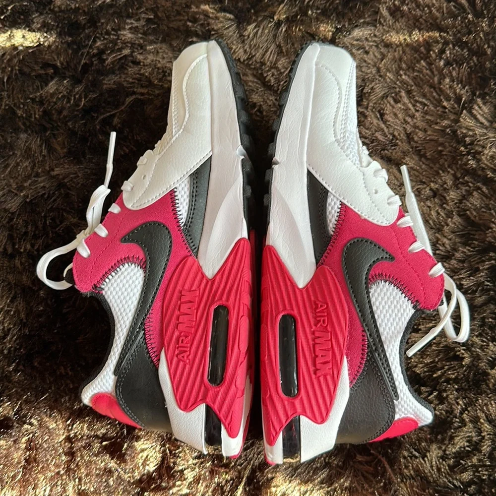 Nike - Picture 5 of 8